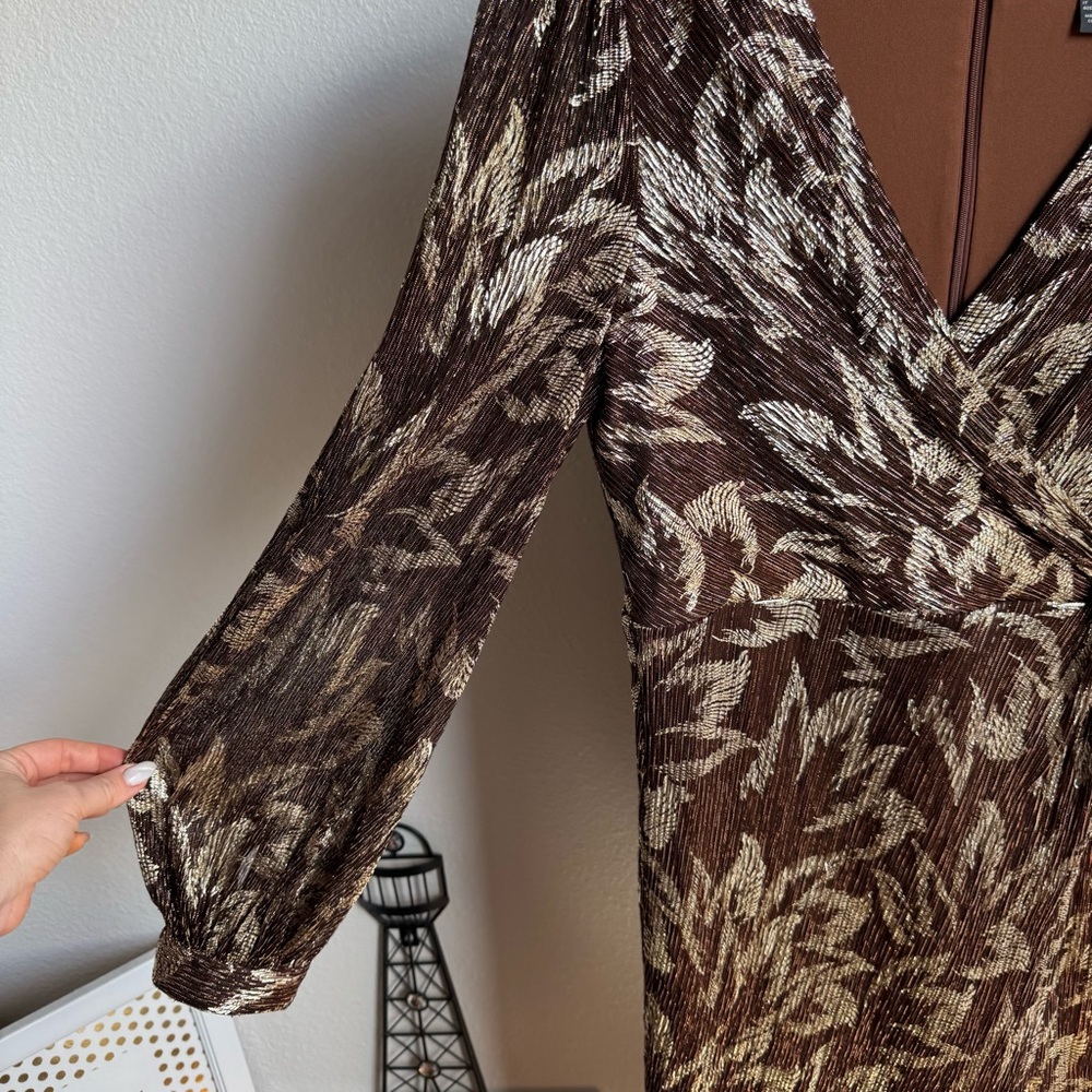 NWT Adrianna Papell V-Neck Palm Leaf Metallic Crinkle Knit Faux Wrap Dress Sz 6 - Picture 7 of 12